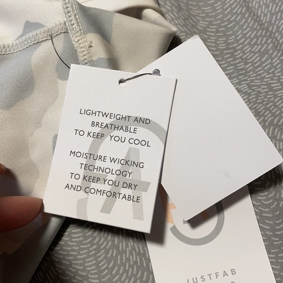 Woman’s brand new Just Fab Medium leggings - Picture 8 of 8